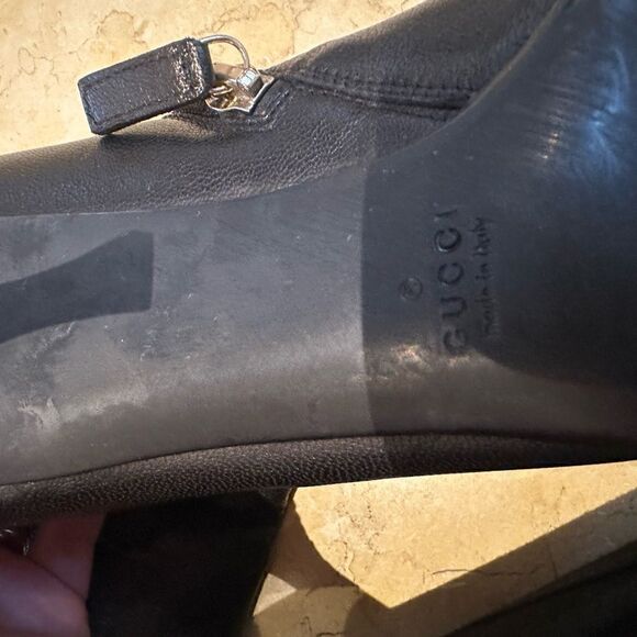 Gucci black leather side, zip ankle boot. Size 10. Brand new never been worn - Picture 3 of 10